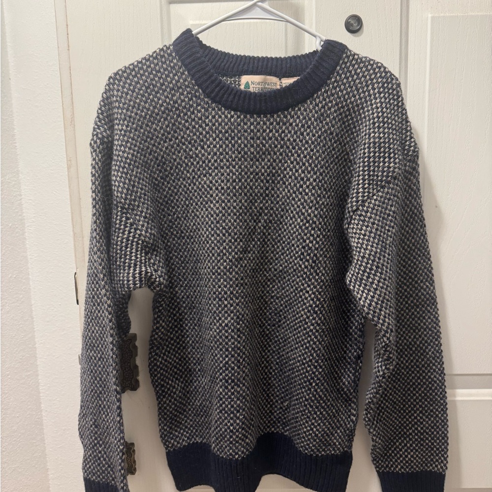 Vintage Medium Men's Navy and White Textured Sweater